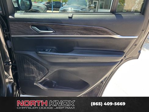Used 2023 Jeep Grand Cherokee L Limited w/ Luxury Tech Group II AWD/4WD image 25