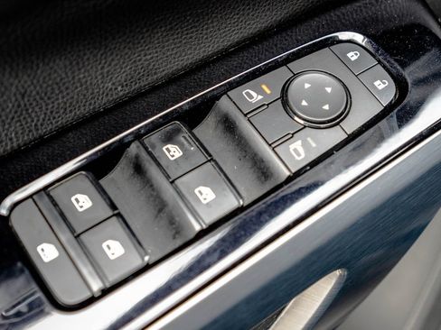 Used 2023 Nissan Pathfinder SL FWD image 19