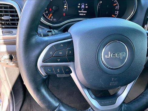 Used 2020 Jeep Grand Cherokee Altitude image 18