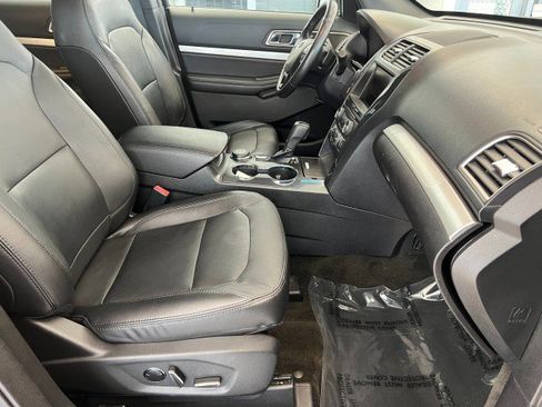 Used 2016 Ford Explorer XLT w/ Equipment Group 202A image 13