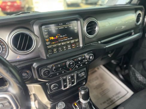 Used 2020 Jeep Gladiator Overland AWD/4WD image 37