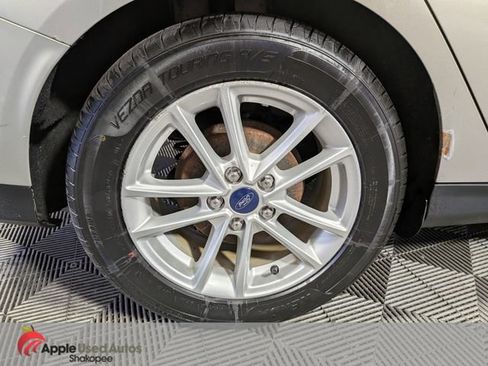 Used 2015 Ford Focus SE w/ SE Cold Weather Package FWD image 39