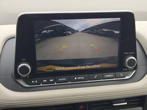 Certified 2025 Nissan Rogue SV FWD image 17