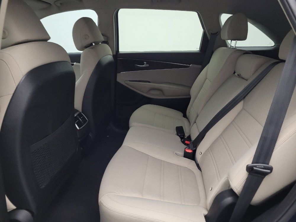 Used 2017 Kia Sorento FWD image 18