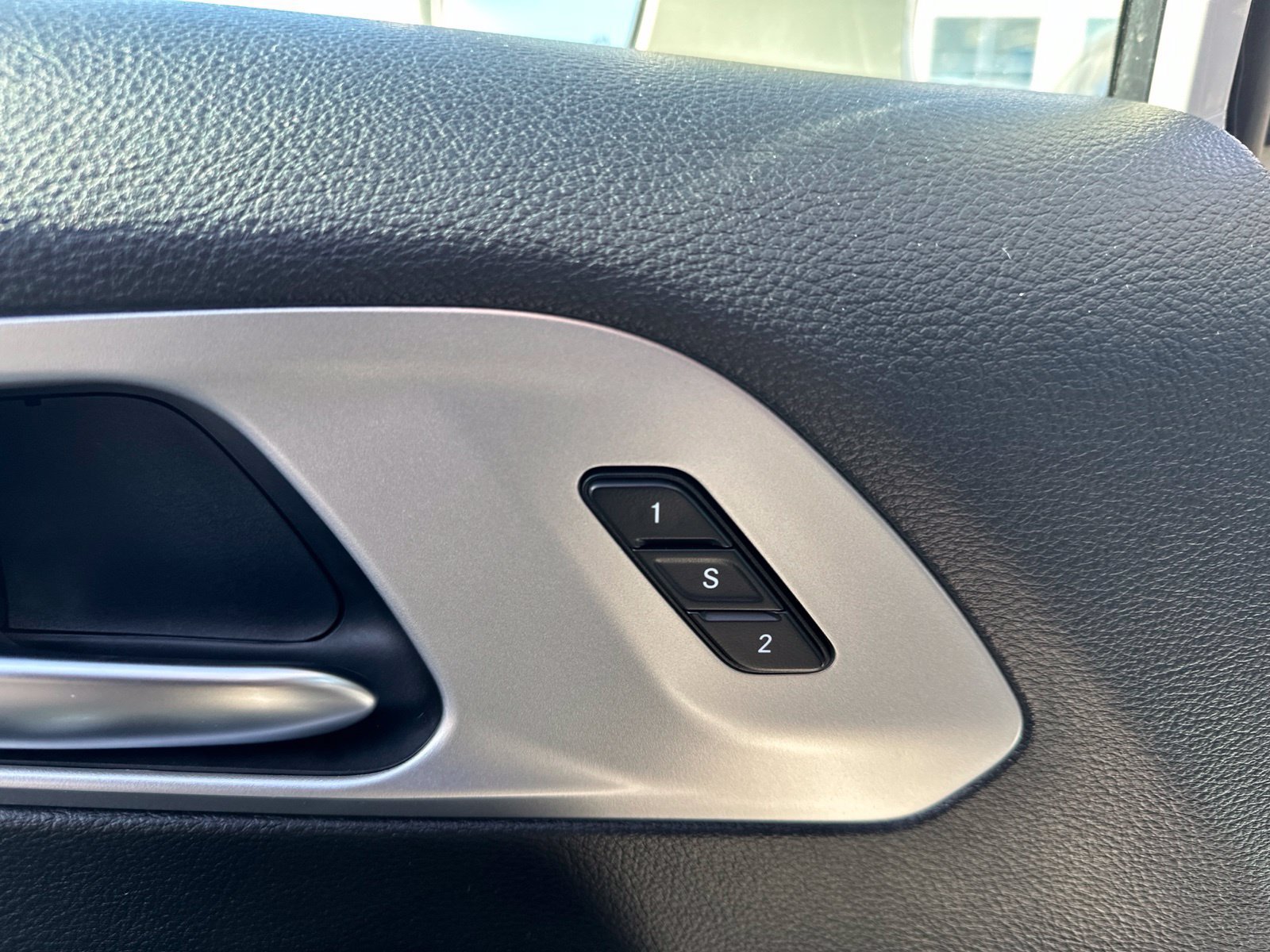 Used 2019 Chrysler Pacifica Limited FWD image 18