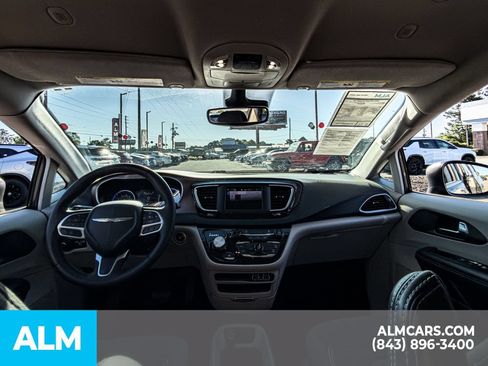 Used 2023 Chrysler Voyager LX FWD image 15