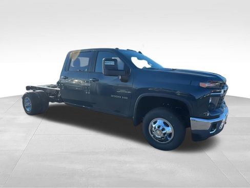 New 2026 Chevrolet Silverado 3500 LT w/ Convenience Package AWD/4WD image 2