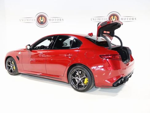 Used 2018 Alfa Romeo Giulia Quadrifoglio w/ Driver Assist Dynamic Package image 37