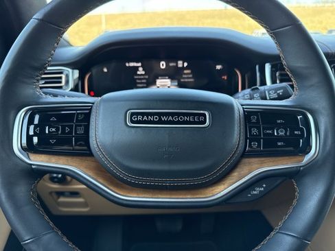 Used 2024 Jeep Grand Wagoneer Series III image 25