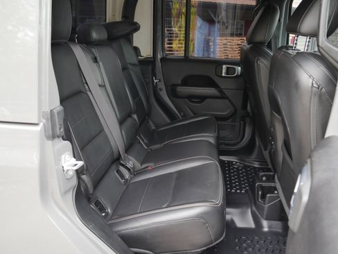 Used 2020 Jeep Gladiator Overland image 28