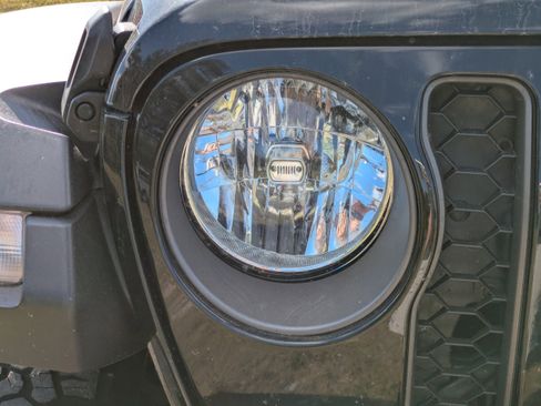 Used 2022 Jeep Gladiator Mojave w/ Trailer Tow Package image 9