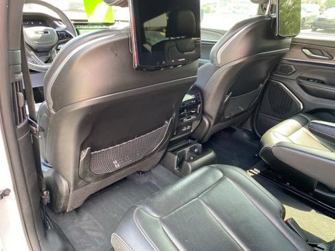 Used 2023 Jeep Grand Cherokee L Overland w/ Luxury Tech Group IV AWD/4WD image 37