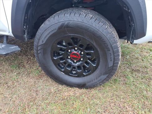 Used 2019 Toyota Tacoma TRD Off-Road image 9