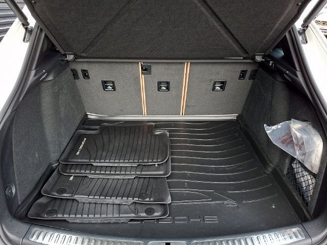 Certified 2026 Porsche Macan AWD/4WD image 31