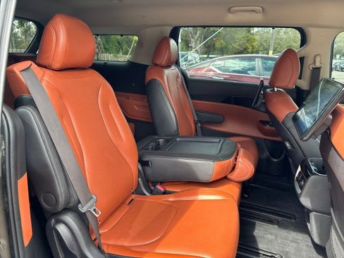 Used 2023 Kia Carnival SX image 14