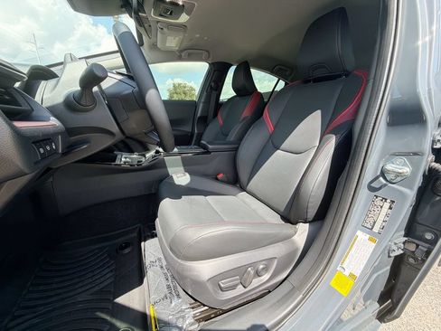 Used 2026 Toyota Prius Plug-In Hybrid FWD image 16