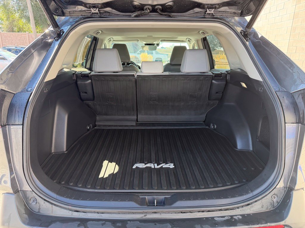 Used 2022 Toyota RAV4 XLE Premium AWD/4WD image 37