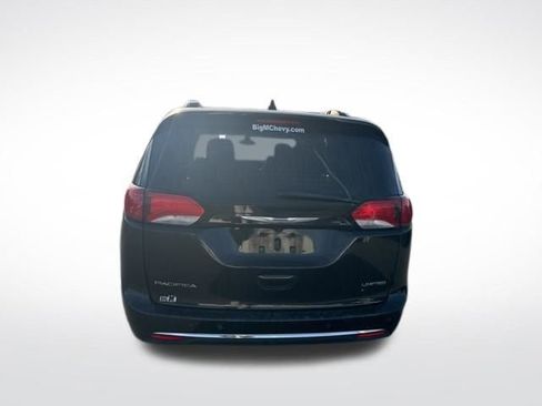 Used 2017 Chrysler Pacifica Limited w/ UConnect Theater Package image 4