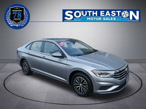 Used 2019 Volkswagen Jetta SE w/ Cold Weather Package image 2