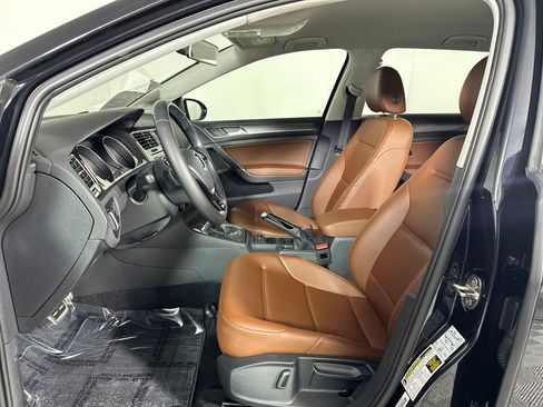 Used 2019 Volkswagen Golf Alltrack S image 10