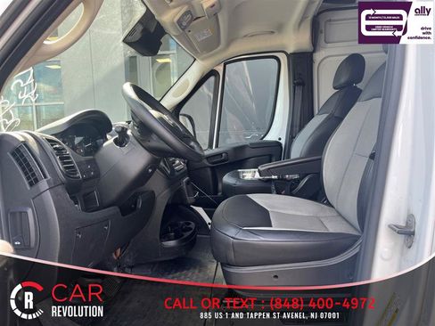 Used 2025 RAM ProMaster 2500 w/ Convenience Group FWD image 13