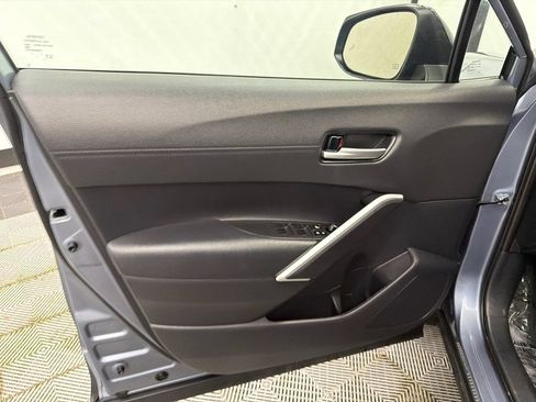 Used 2025 Toyota Corolla Cross XLE FWD image 11