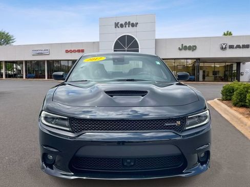 Used 2017 Dodge Charger R/T Scat Pack w/ Technology Group RWD image 2