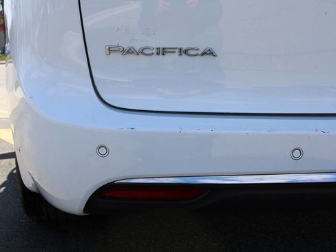 Used 2017 Chrysler Pacifica Touring Plus w/ Tire & Wheel Group image 25