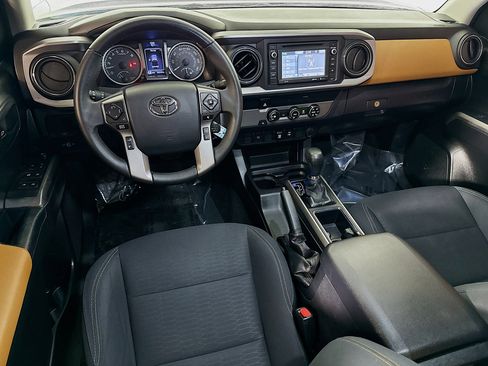 Used 2019 Toyota Tacoma SR5 image 17