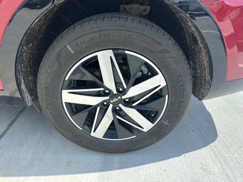 Used 2023 Kia Sorento S w/ Panoramic Sunroof Package FWD image 2