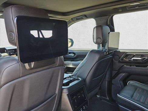 Used 2025 GMC Yukon XL AT4 Ultimate AWD/4WD image 18