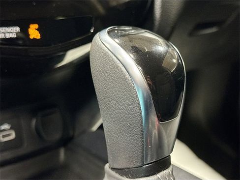 Used 2020 Nissan Rogue SV image 18