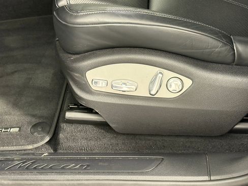 Used 2024 Porsche Macan image 16