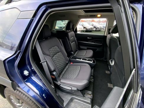 Used 2022 Nissan Pathfinder SV w/ SV Premium Package image 19