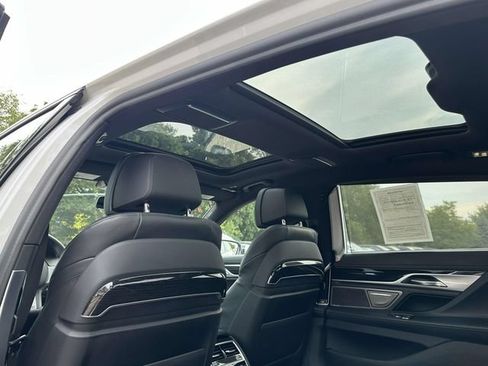 Used 2021 BMW 750i xDrive w/ Autobahn Package AWD/4WD image 24
