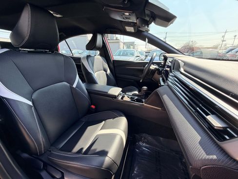 Used 2025 Toyota Camry SE w/ Convenience Package image 31