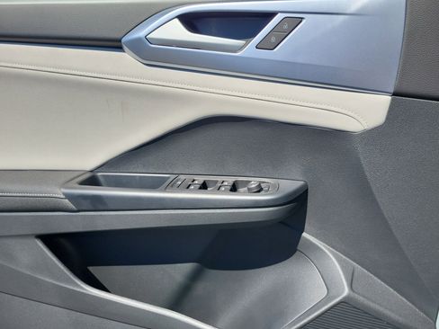 New 2025 Volkswagen Taos SE image 14