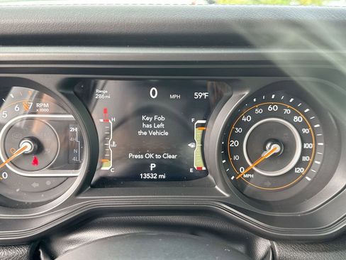 Used 2024 Jeep Gladiator Mojave w/ Technology Group image 15