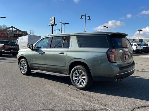 Used 2023 Chevrolet Suburban Premier image 3