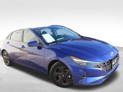 Used 2021 Hyundai Elantra SEL w/ Convenience Package image 3