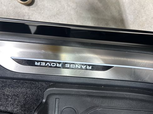 Used 2025 Land Rover Range Rover SE image 45