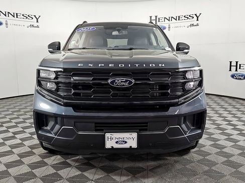 Used 2025 Ford Expedition Active image 3