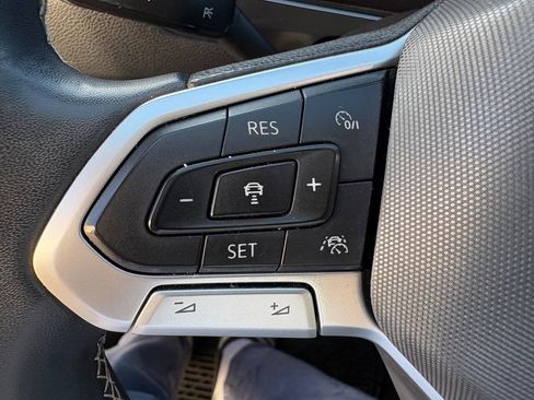 Used 2022 Volkswagen Tiguan SE image 23