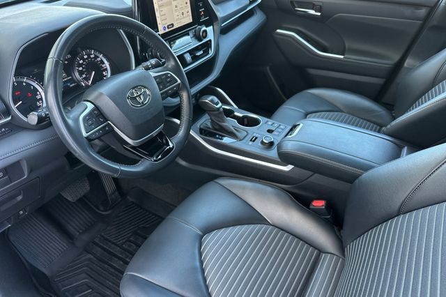 Used 2023 Toyota Highlander XSE AWD/4WD image 12