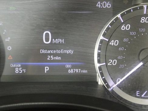 Used 2023 Toyota Highlander XLE FWD image 36