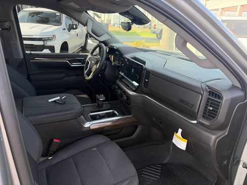 Used 2025 Chevrolet Silverado 1500 LT AWD/4WD image 10