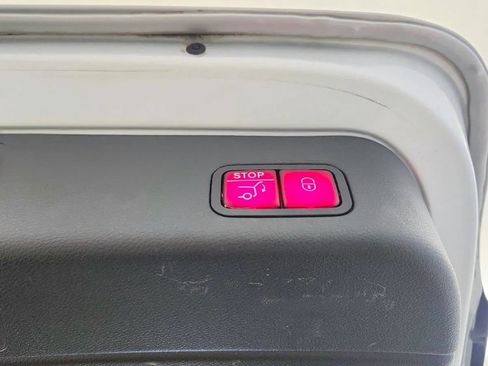 Used 2018 Mercedes-Benz GLE 350 4MATIC image 29