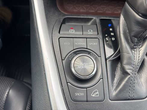 Used 2019 Toyota RAV4 Limited image 24