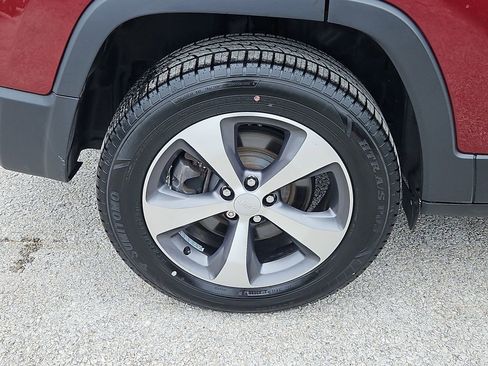 Used 2020 Jeep Cherokee Limited image 9