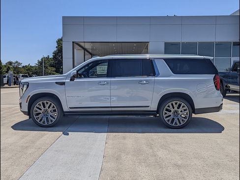 New 2026 GMC Yukon XL Denali Ultimate AWD/4WD image 9